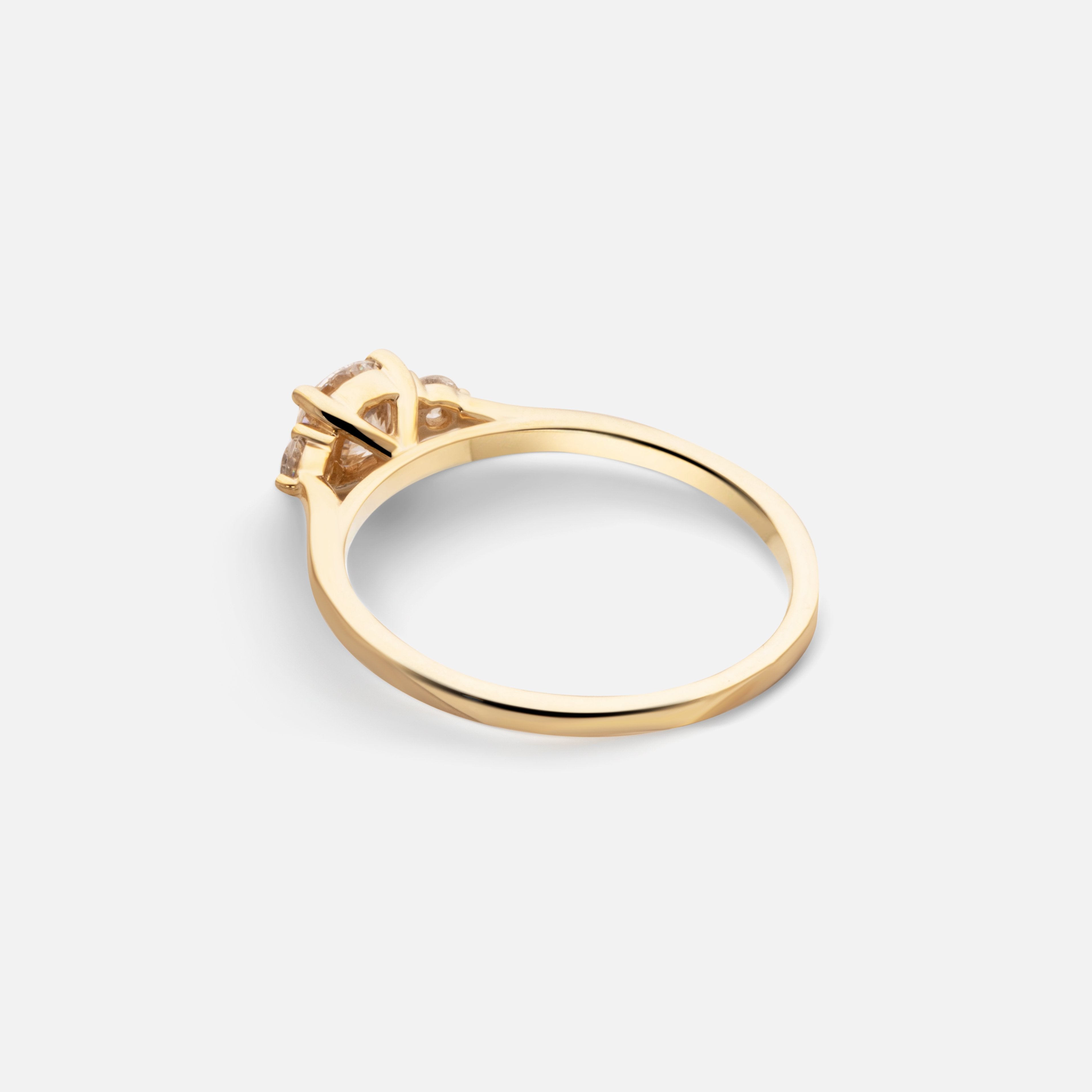 0,4ct Round Side Stone Diamond Ring