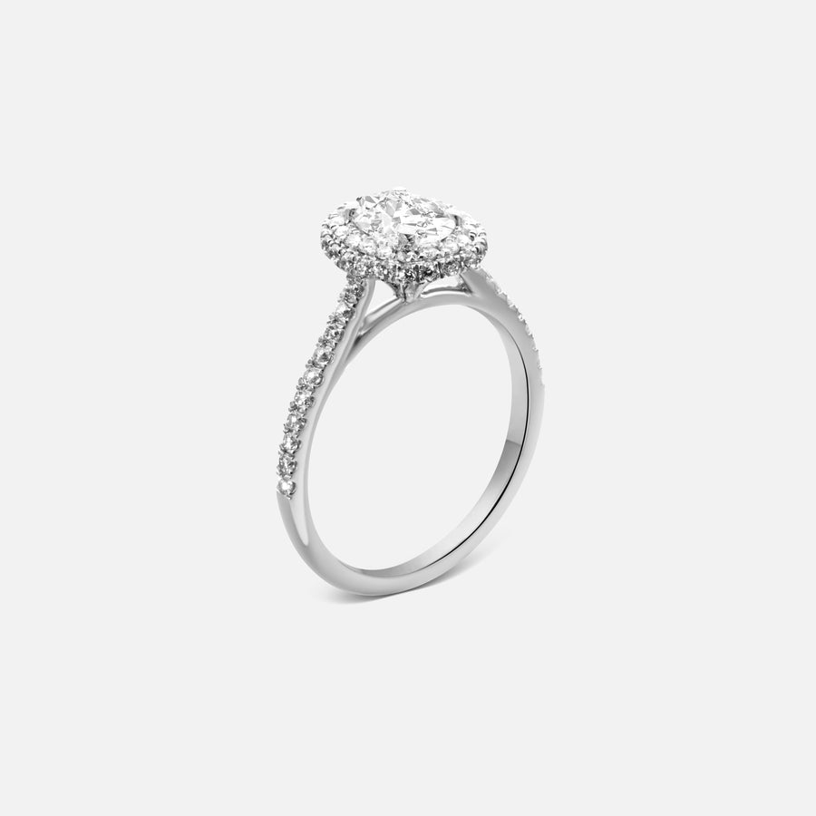 0,7ct Oval Double Halo Diamond Ring