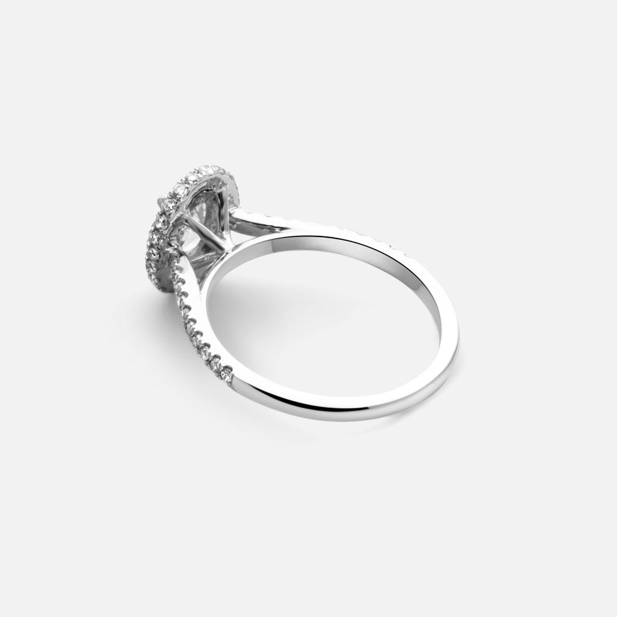 0,7ct Oval Double Halo Diamond Ring