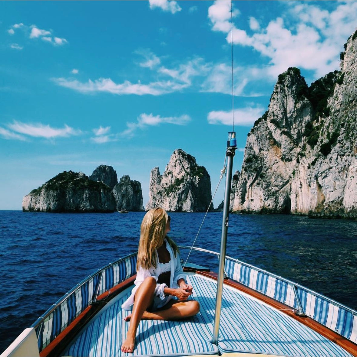 A proposal on a boat at Capri is a dreamy and unforgettable location for a proposal