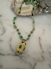 Pendant green necklace