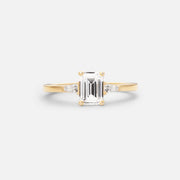0,7ct Emerald Side Stone Diamond Ring