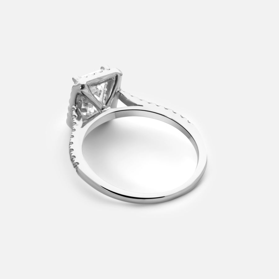 1,6ct Emerald Halo Diamond Ring