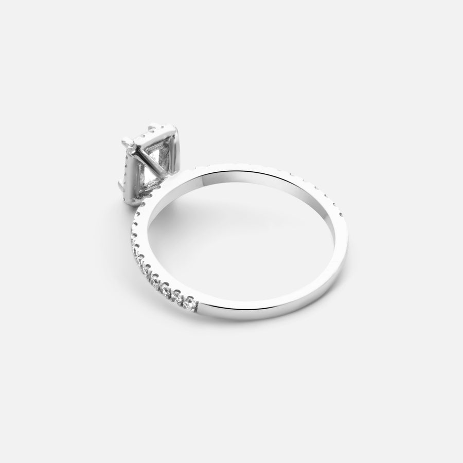 0,5ct Emerald Halo Diamond Ring